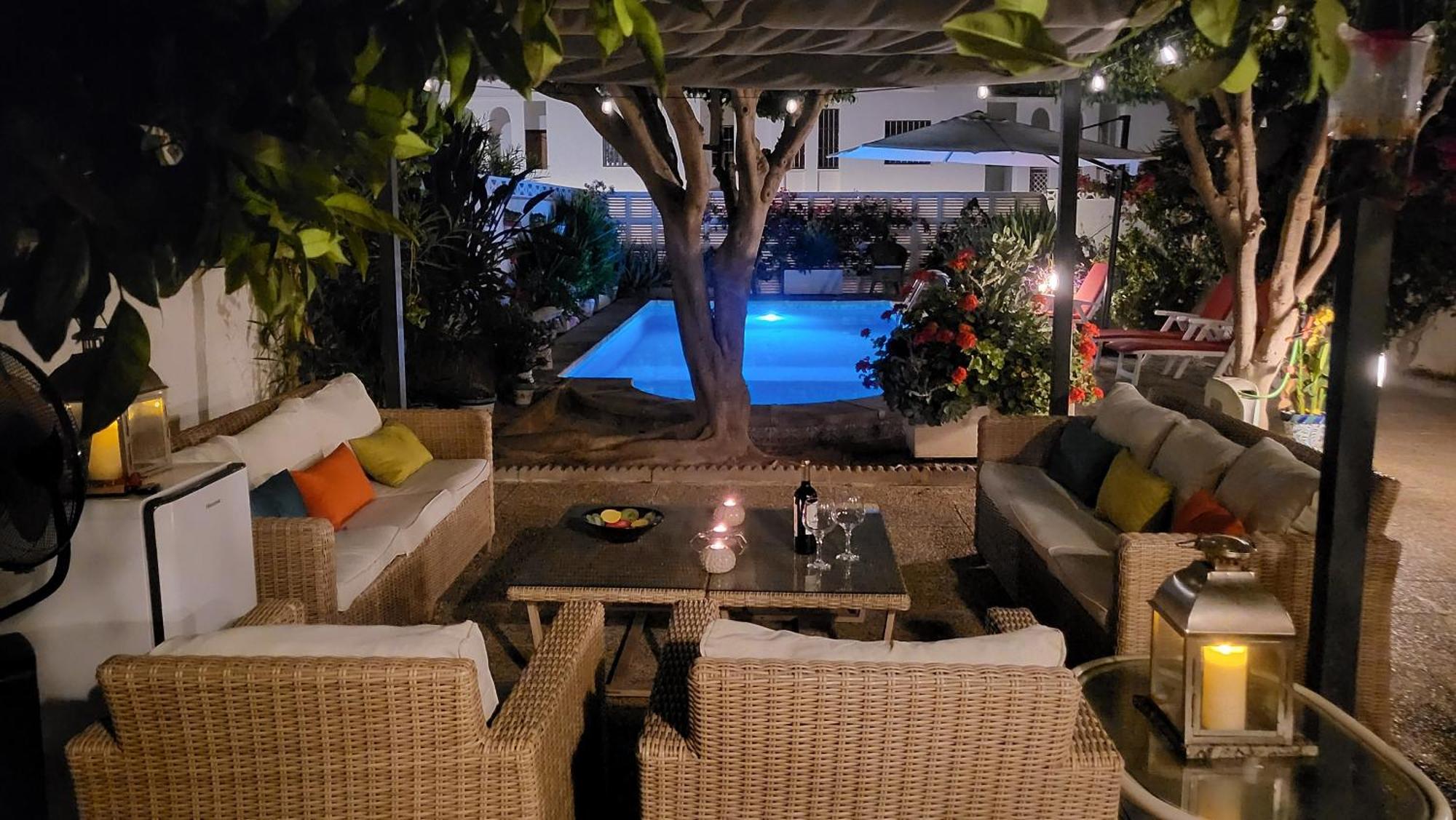 Large Villa Private Pool And Garden Near Beach Roquetas de Mar Exterior photo